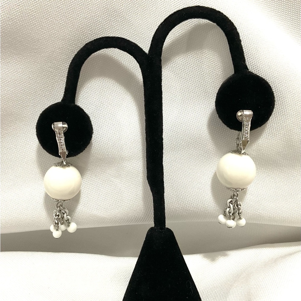 Vintage EMMONS Milk Glass Clip on Earrings